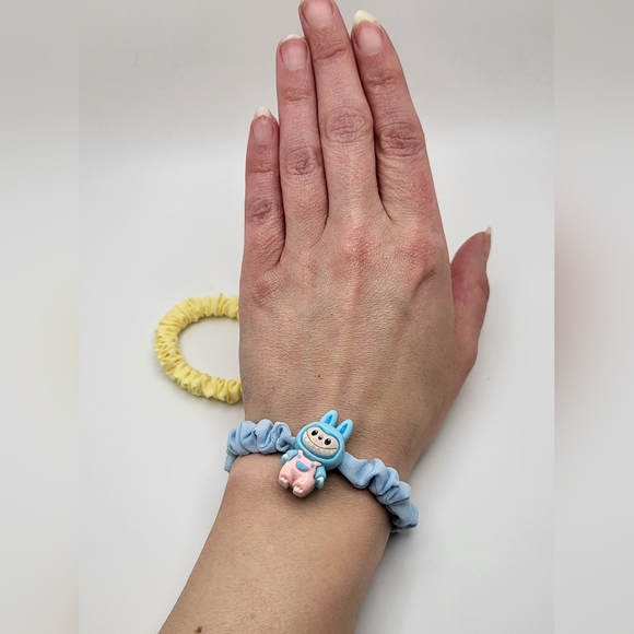 Labubu 2-Pack Scrunchie Hair Ties NEW - Picture 5 of 5